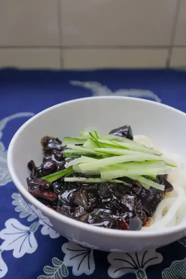 19.04.2021 · fried black bean paste black bean paste 1.1lb chong jung won black, salty, slightly sweet, and earthy, this paste is made with a mixture of soybeans, flour, and caramel and then fermented. Jajangmyeon ìì¥ë©´ Recipe Thokohmakan