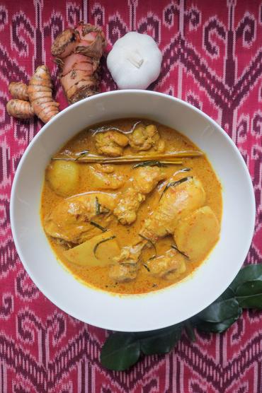 Tak sah ke pulau pinang kalau tak merasai keenakan kari ayam kapitan. Kapitan Chicken Recipe Thokohmakan