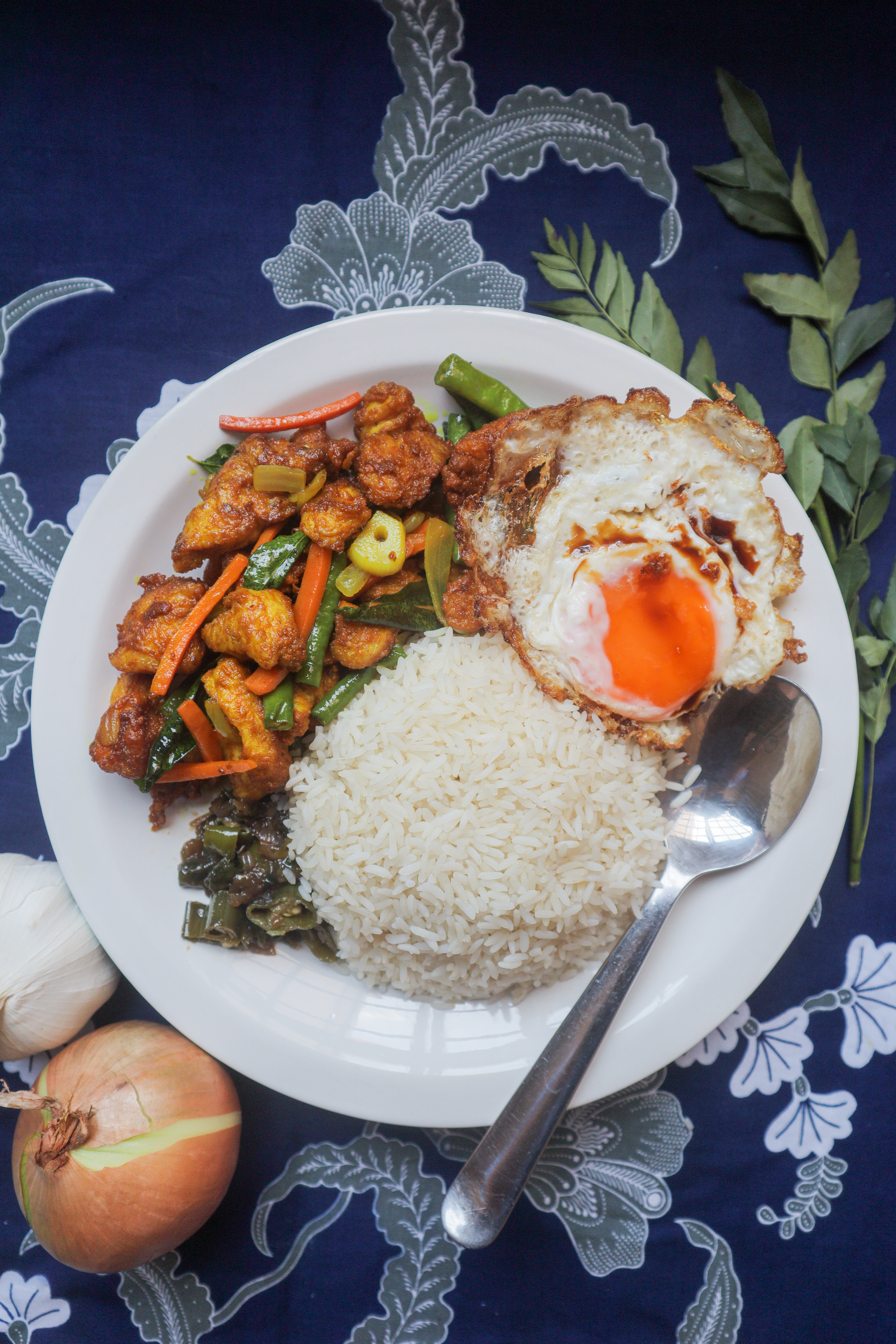 Ayam goreng kunyit (Turmeric fried chicken) Recipe - Thokohmakan