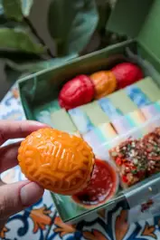 Kuih, a cake, kuih pay, mooncake, kuih apam, kuih muih, cookie jar, . Mix Kuih Box My Asian Kitchen Thokohmakan Food Review