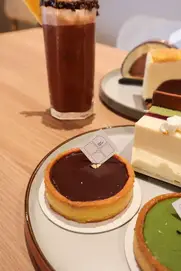 Kesemua keknya dihasilkan sempurna supaya empuk dan gebu. Kedai Coklat Ss2 Thokohmakan