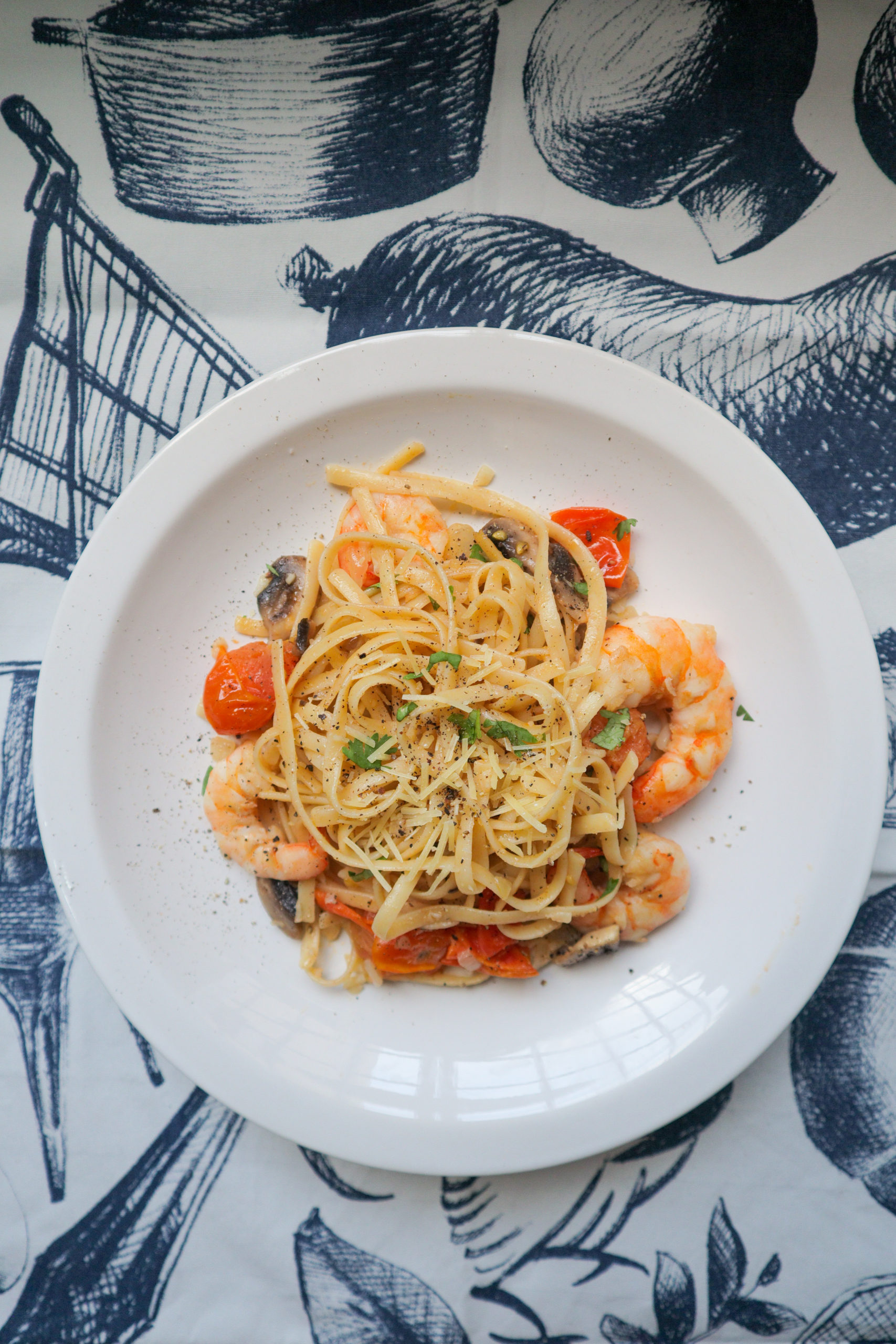 Linguine with tomatoes, mushrooms & prawns (Recipe) - Thokohmakan