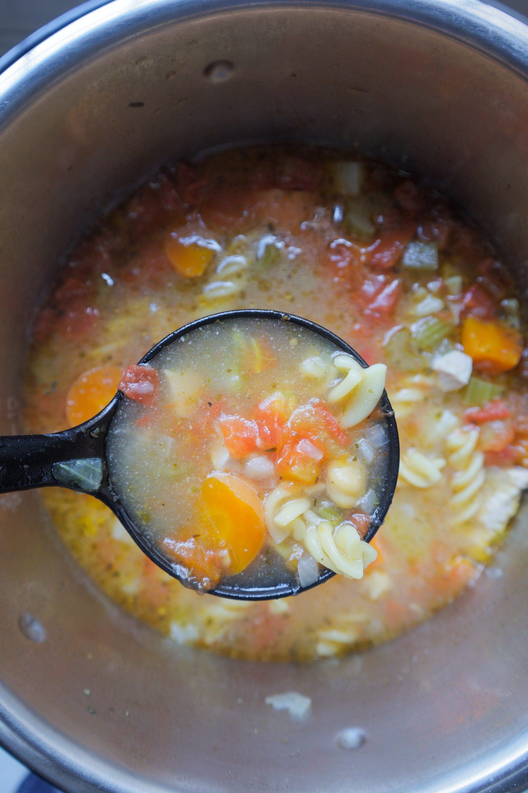 Chicken chickpea minestrone soup [Pressure cooker recipe]