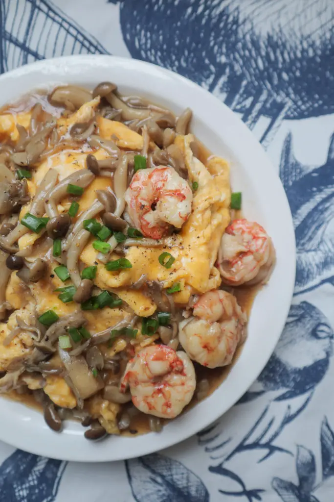 Scrambled eggs with shrimp and mushroom [Recipe]