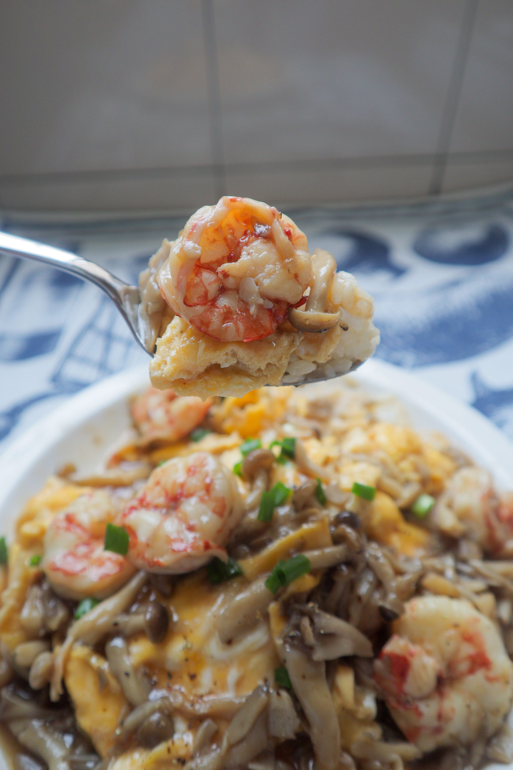 Scrambled eggs with shrimp and mushroom [Recipe] - Thokohmakan