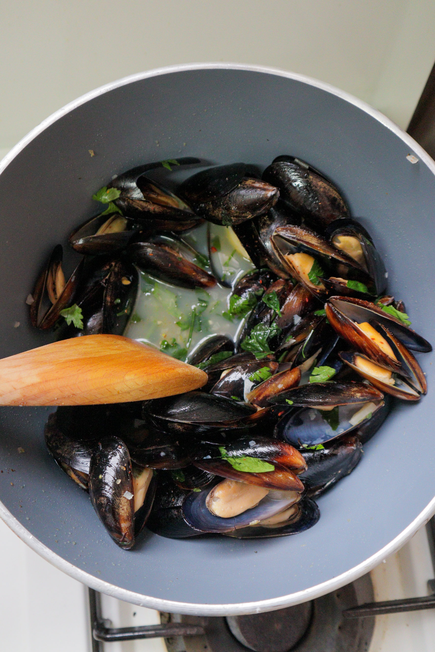 Mussels in white wine and garlic [Recipe] Thokohmakan