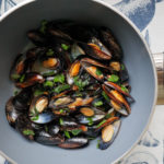 Mussels in white wine and garlic [Recipe]