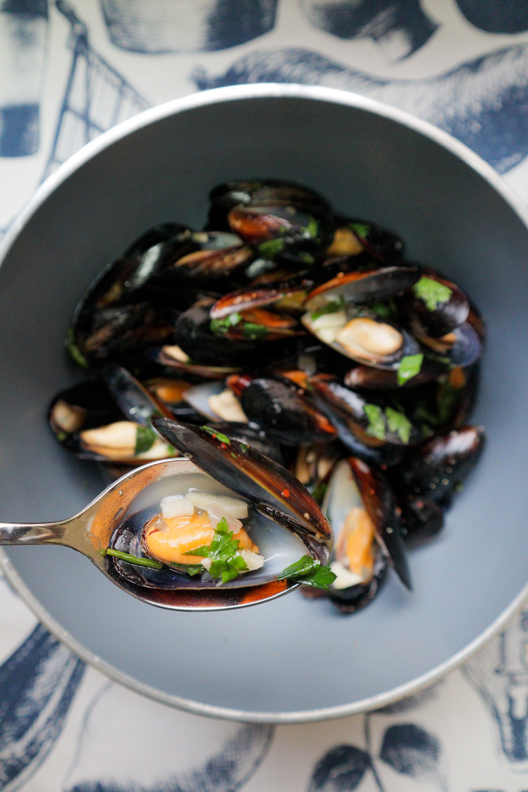 Mussels in white wine and garlic [Recipe] Thokohmakan