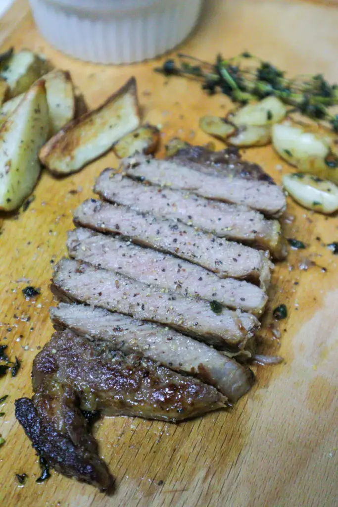 Steak with garlic and thyme [Recipe]