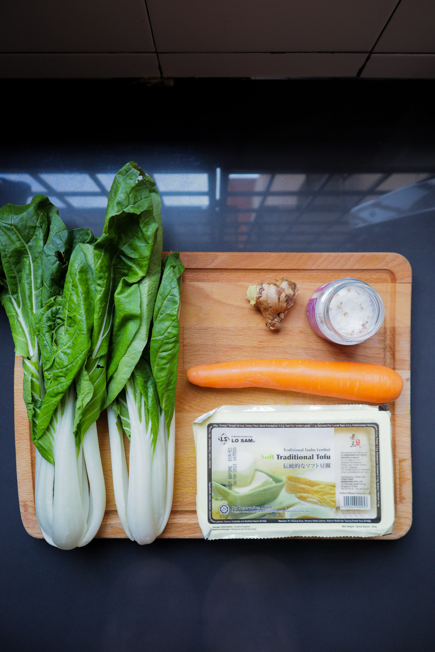 Low FODMAP stirfry choy sum with carrots and tofu [RECIPE] Thokohmakan