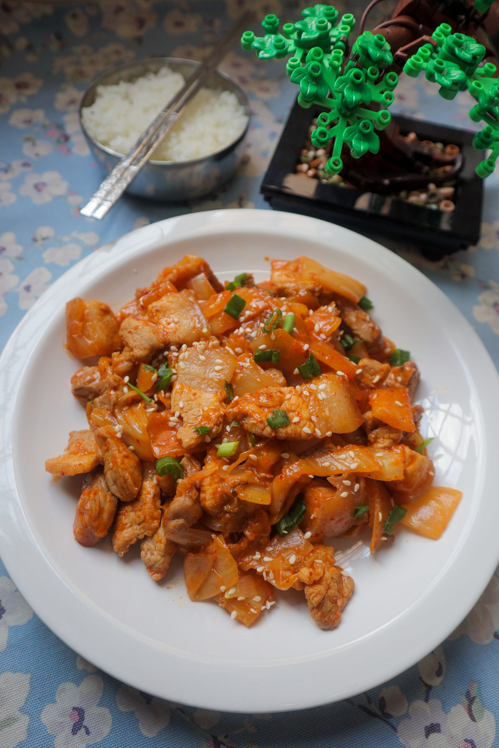 Stir-fry Pork Belly With Kimchi 김치삼겹살 [Recipe] - Thokohmakan