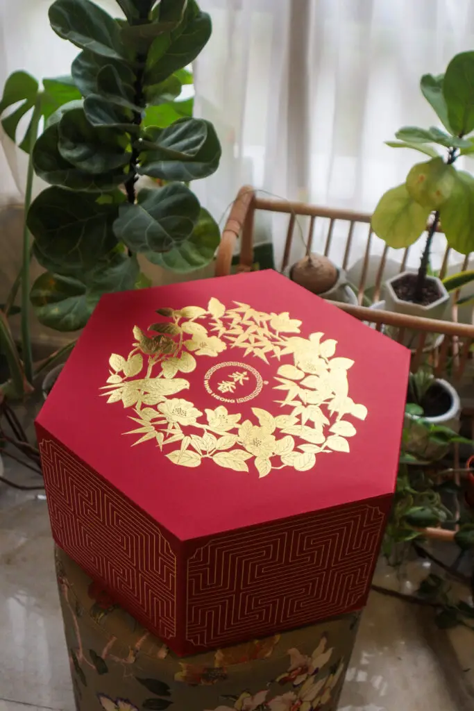 https://wingheong.com/collections/cny-gift-boxes/products/six-blessings-box-a-copy